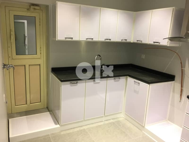 Luxury, 2 Bed-room Flat, 100 metre from Gulf Univercity in SANAD. 6